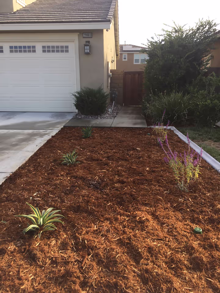 Residential Concrete Planters Flatwork Walkways — photo 12